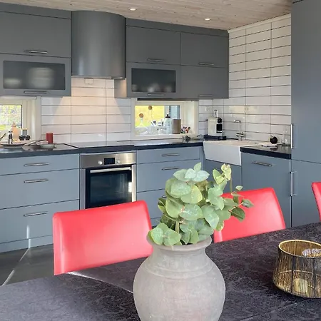 3 Bedroom Awesome In * Nordfjordeid