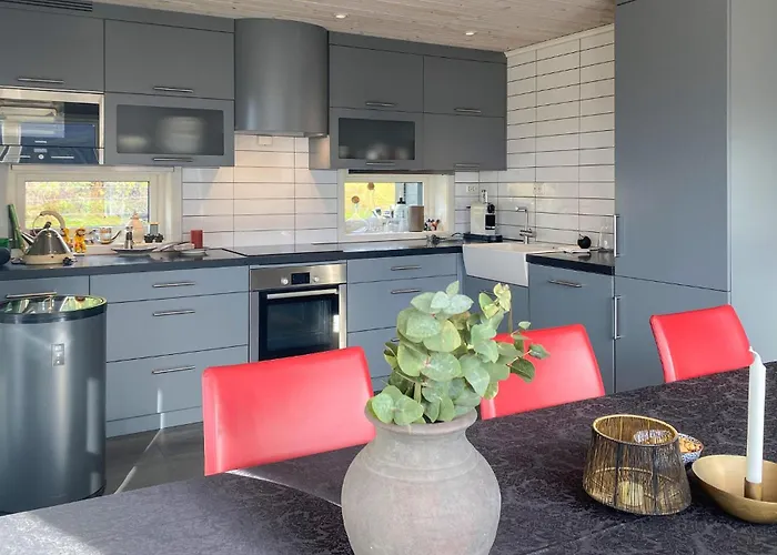 3 Bedroom Awesome In * Nordfjordeid
