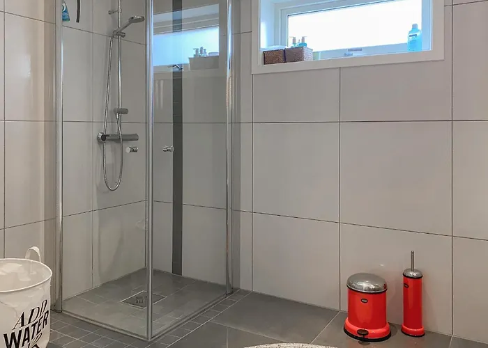 3 Bedroom Awesome In * Nordfjordeid