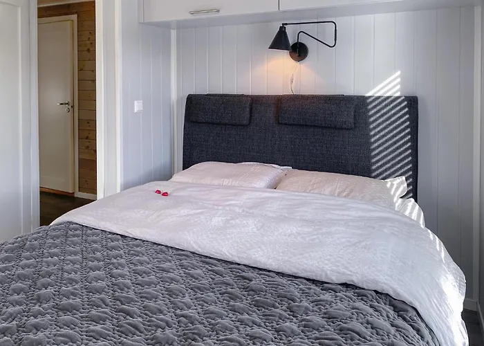 3 Bedroom Awesome In * Nordfjordeid