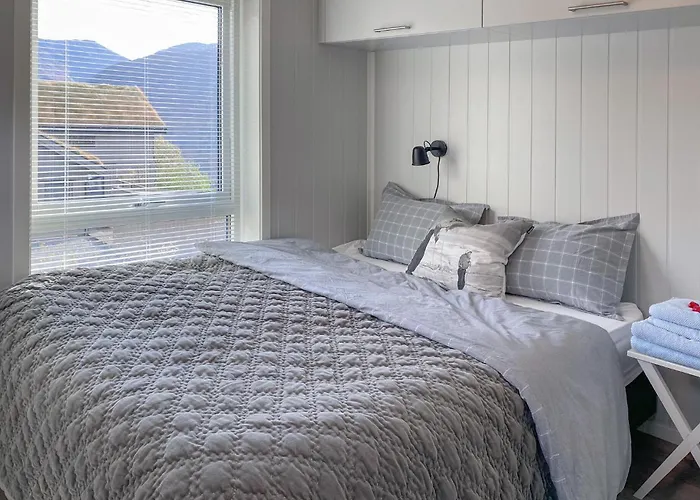 Nyaraló 3 Bedroom Awesome In Nordfjordeid